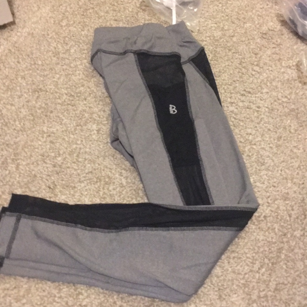 Mesh pocket leggings